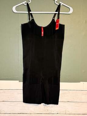 NWT Spanx OnCore Large Open-Bust Mid-Thigh Bodysuit Sculp in Black
